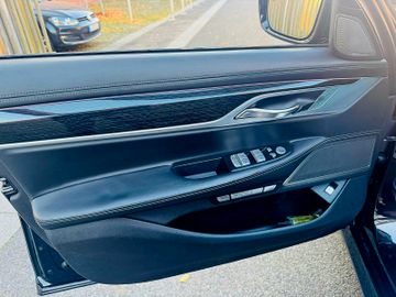 BMW 750 - 4