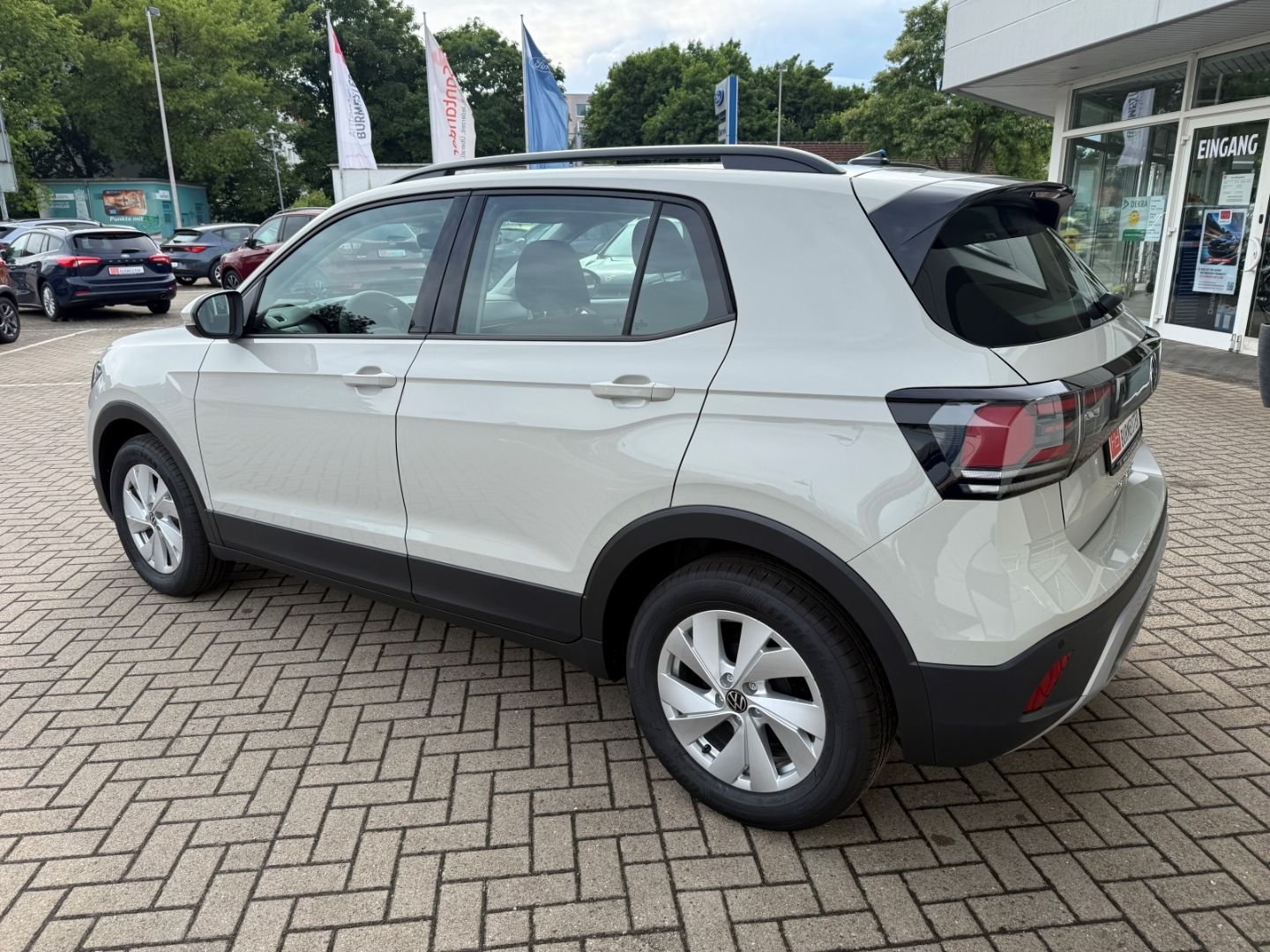 Fahrzeugabbildung Volkswagen T-Cross 1.0 TSI 70 kW Life Digitales Cockpit LED