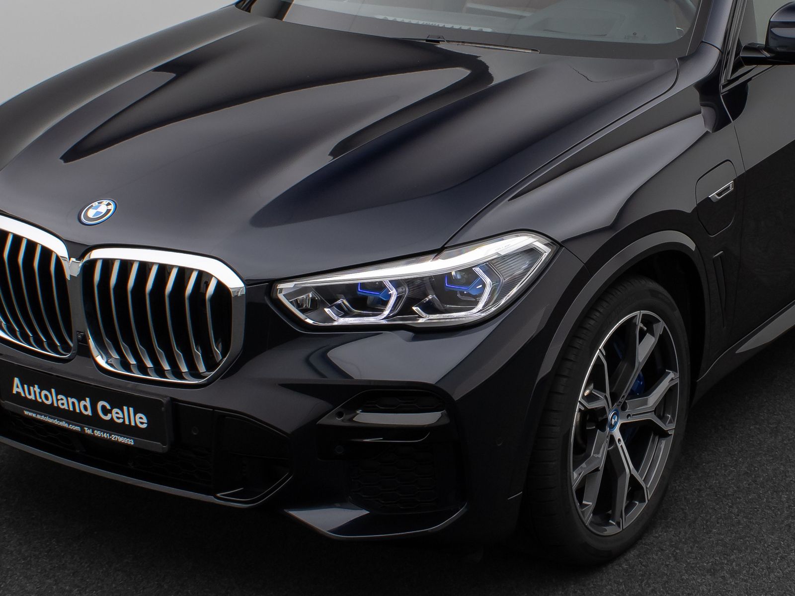 Fahrzeugabbildung BMW X5 xD45e M Sport Panorama 360°HUD HiFi NightVisi