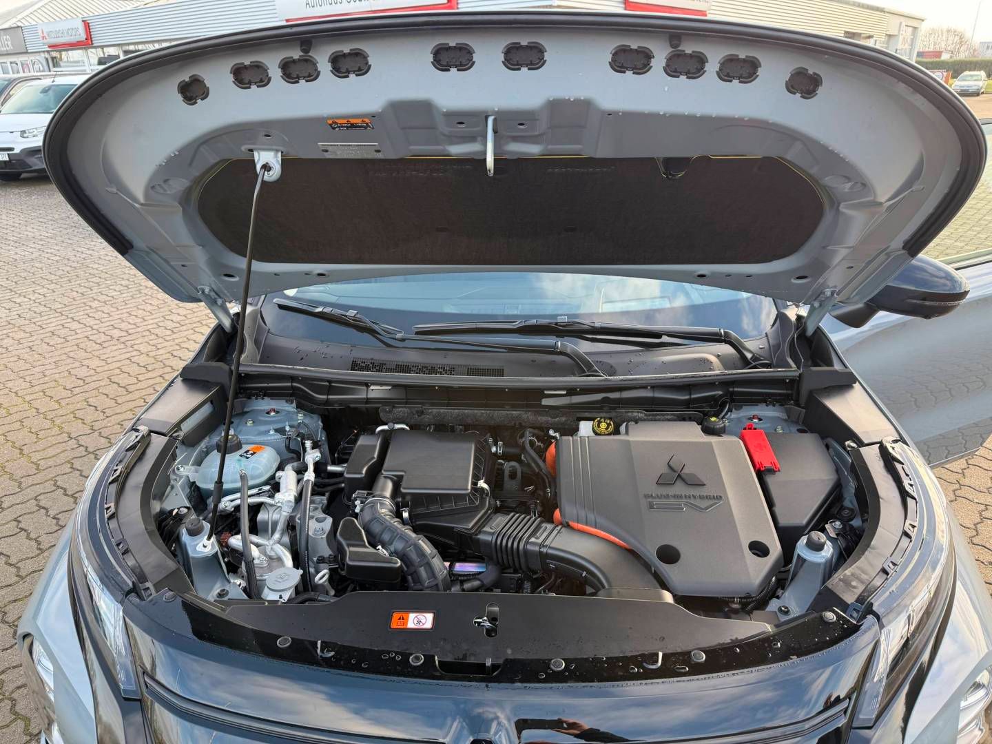 Fahrzeugabbildung Mitsubishi Outlander Plug-in TOP- Black Line