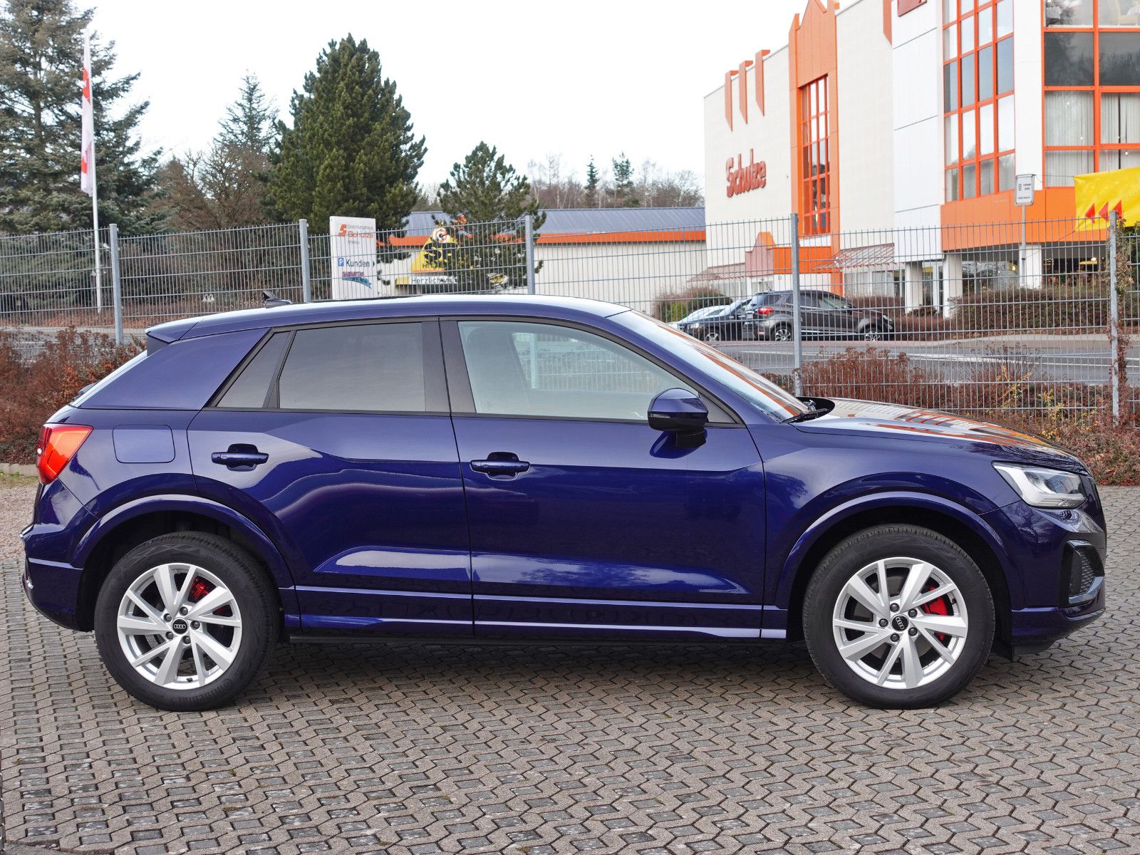 Fahrzeugabbildung Audi Q2 35 TFSI S tronic advanced Navi AHK Garantie