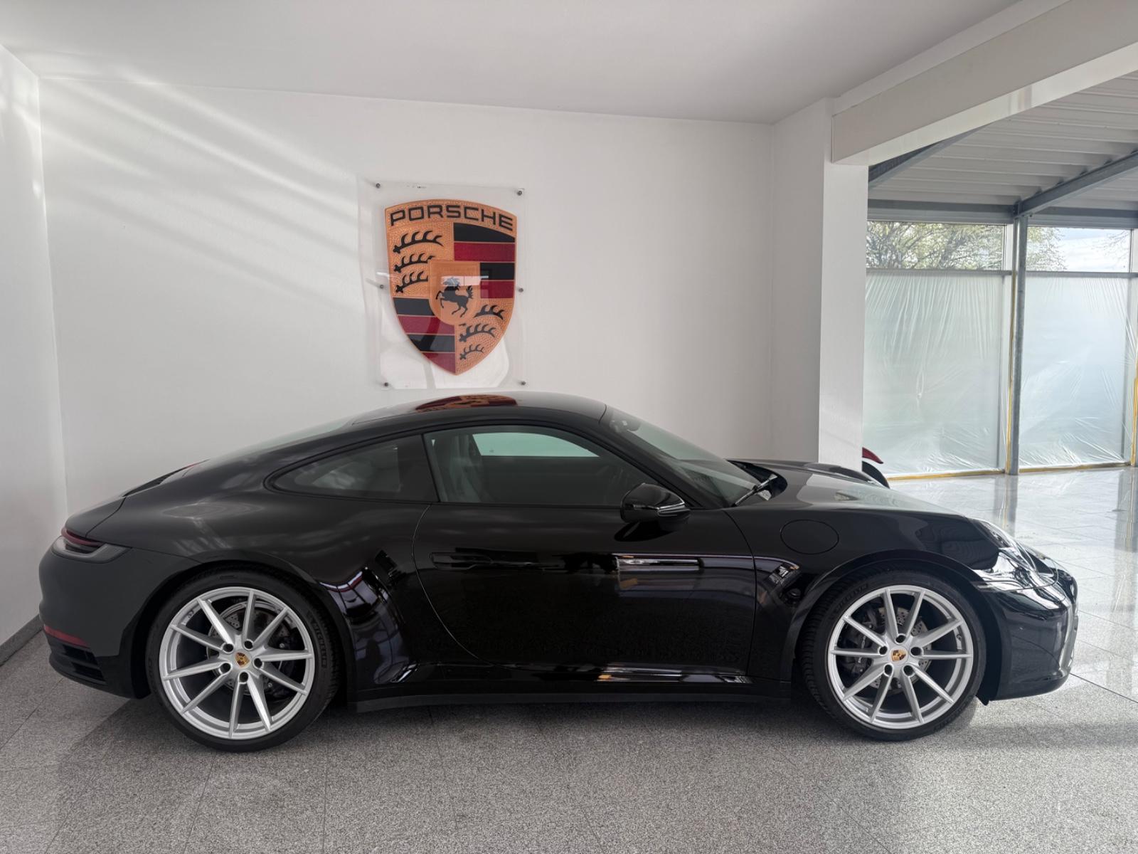 Porsche 992 Coupé- BOSE  - Vollleder- 21 Zoll