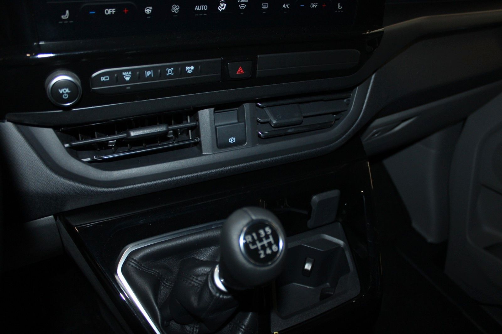 Fahrzeugabbildung Ford NUGGET L1 Titanium MARKISE + Aufstelldach SOFORT