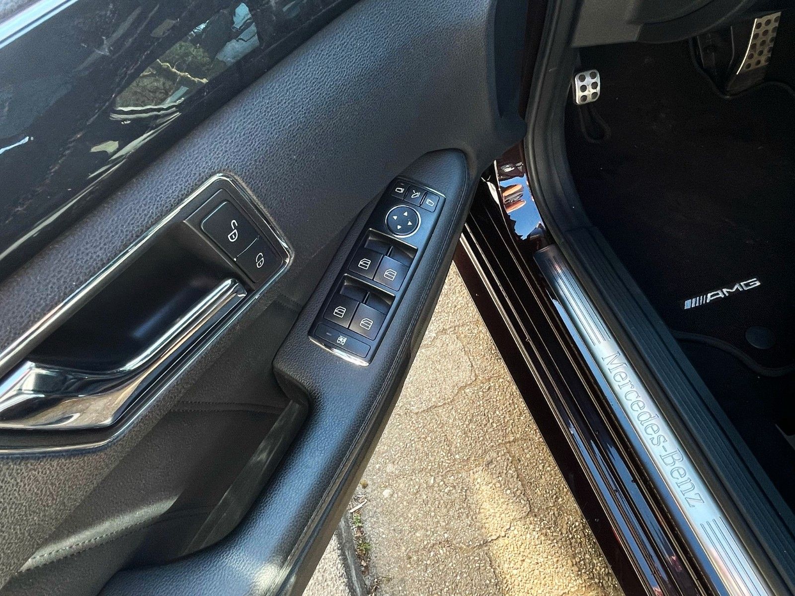 Fahrzeugabbildung Mercedes-Benz E 300 T CDI 7G AUT**AMG**LEDER NAVI GLASSD XENON