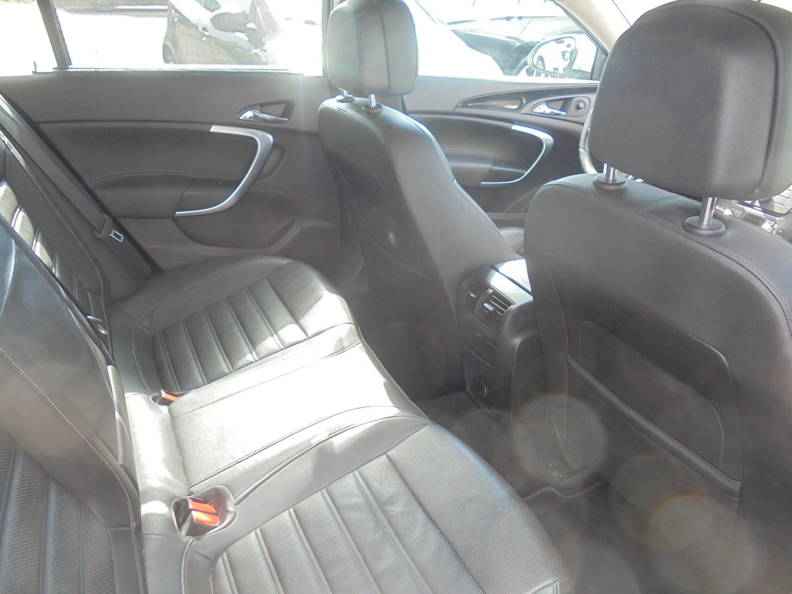 Opel Insignia A Lim. Sport 4x4"NAVI-XENON-LEDER"