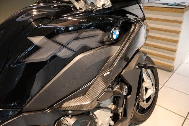 Fahrzeugabbildung BMW S1000XR mit Tieferlegung, Carbon & Frästeile