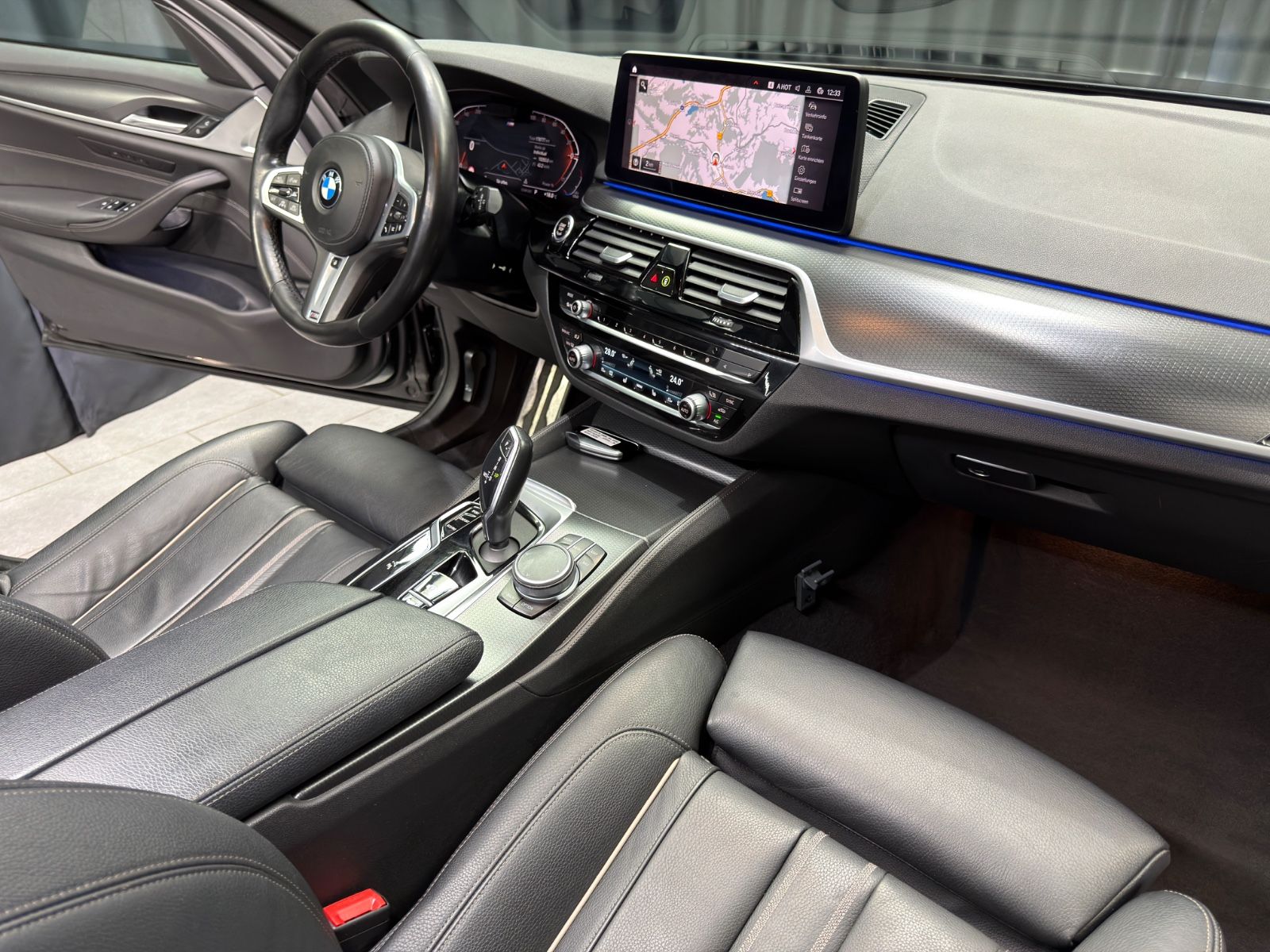 Fahrzeugabbildung BMW 540d xDrive M Sport|LASER|PANO|20"|AHK|ACC|VOLL