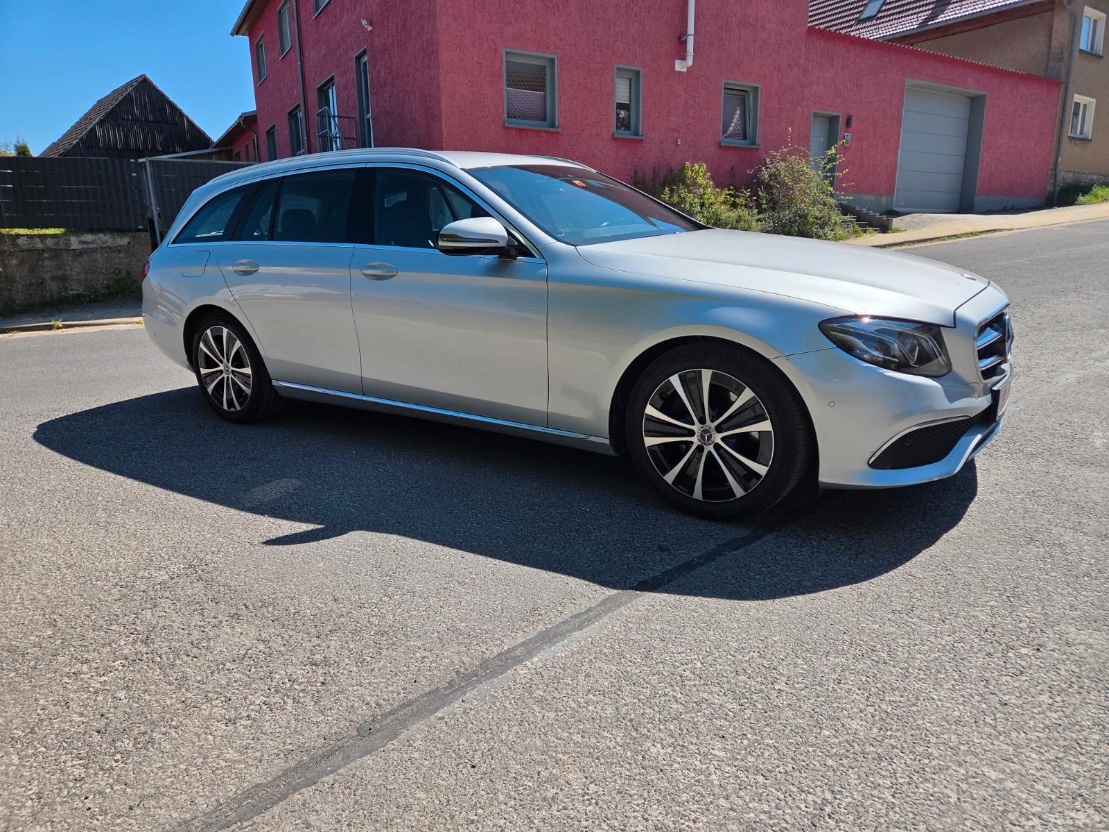Mercedes-Benz E 220 d T Autom. NAVI TOP ZUSTAND SERVICEHEFT ME