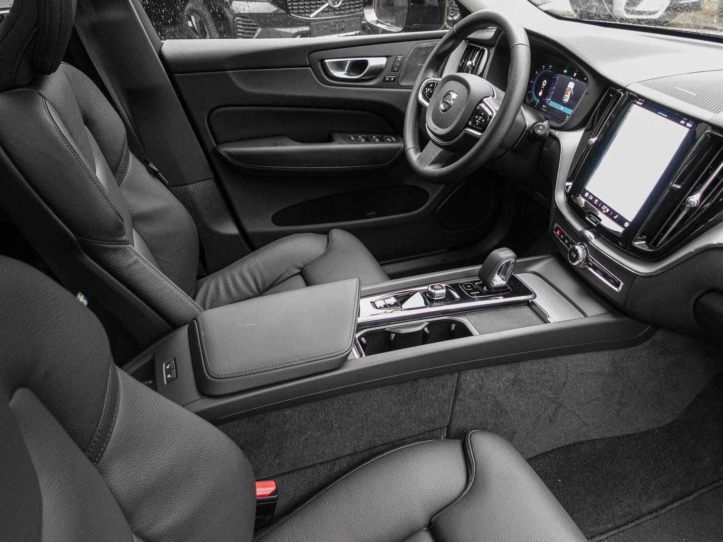 Volvo XC60 Plus Dark Recharge Plug-In Hybrid AWD T6 Tw