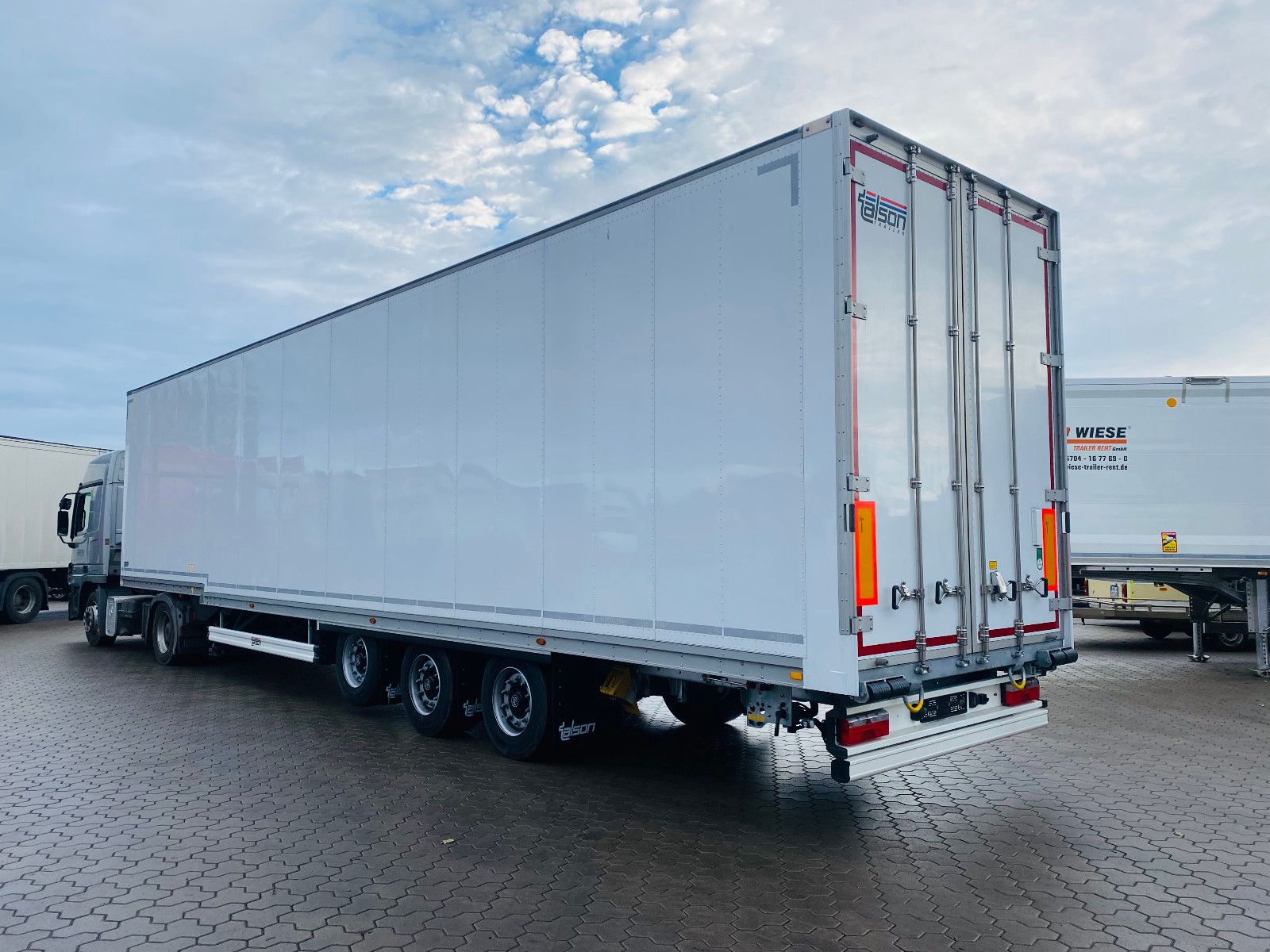Fahrzeugabbildung Talson Mega Kofferauflieger  Eventkoffer Trucking Texti