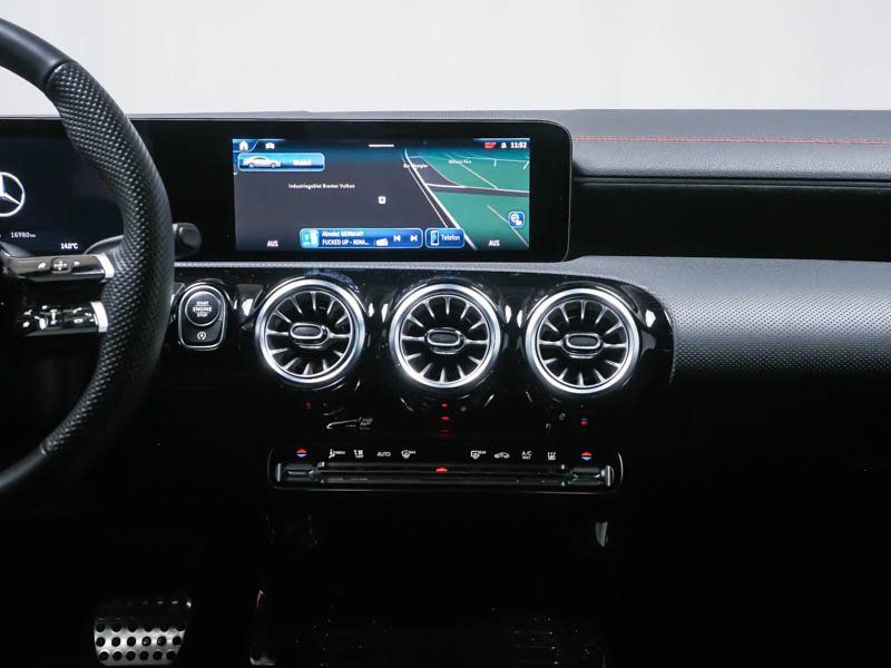 Fahrzeugabbildung Mercedes-Benz CLA 200 AMG*Pano*AHK*STHZG*Distronic*Totwinkel*