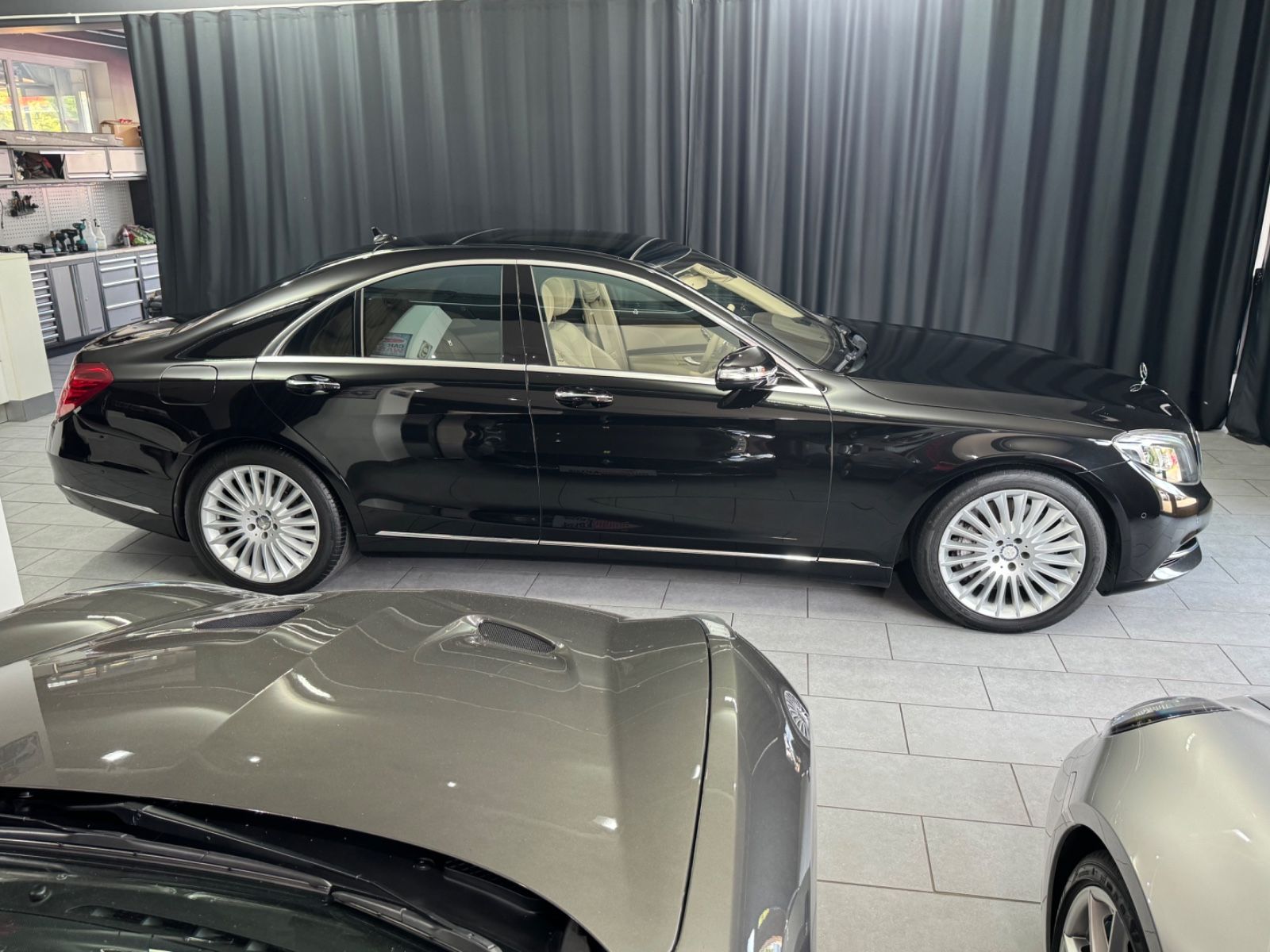 Fahrzeugabbildung Mercedes-Benz S 500 4Matic*HEAD-UP*360 KAMERA*BURMESTER*1.HAND