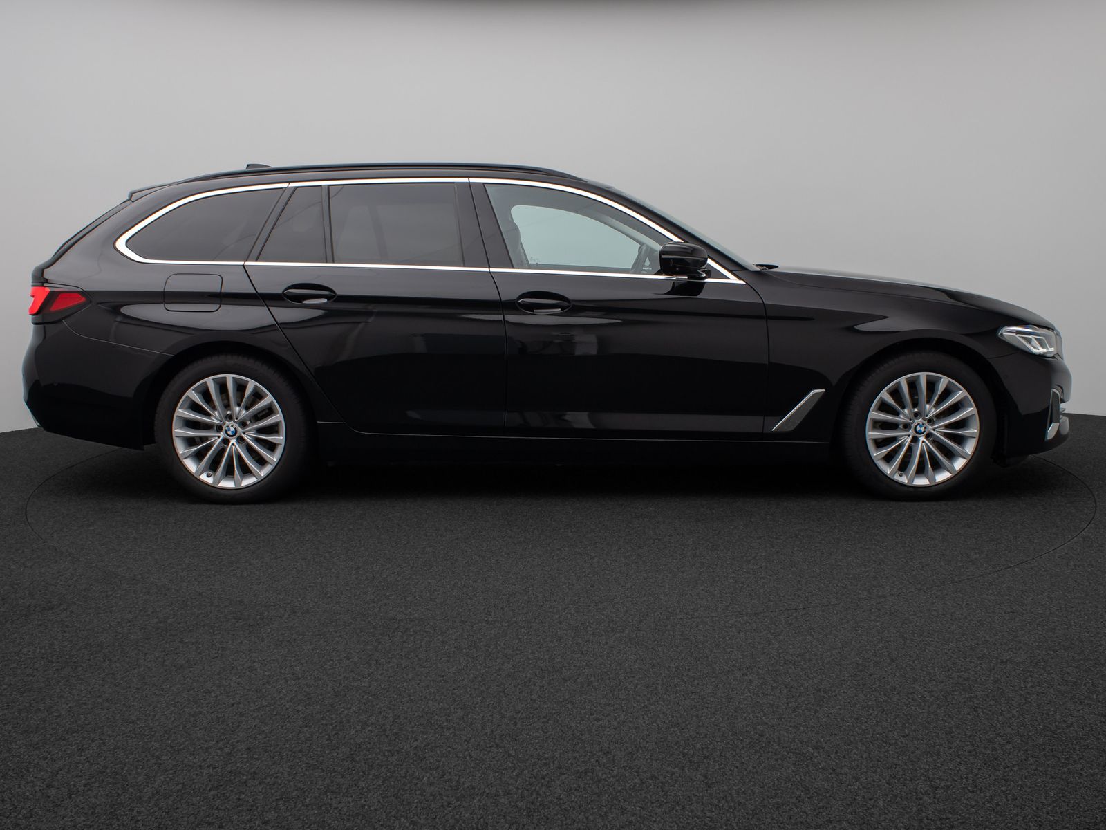 Fahrzeugabbildung BMW 520d xD Luxury Line 360°Laser HUD DAB AHK Sport