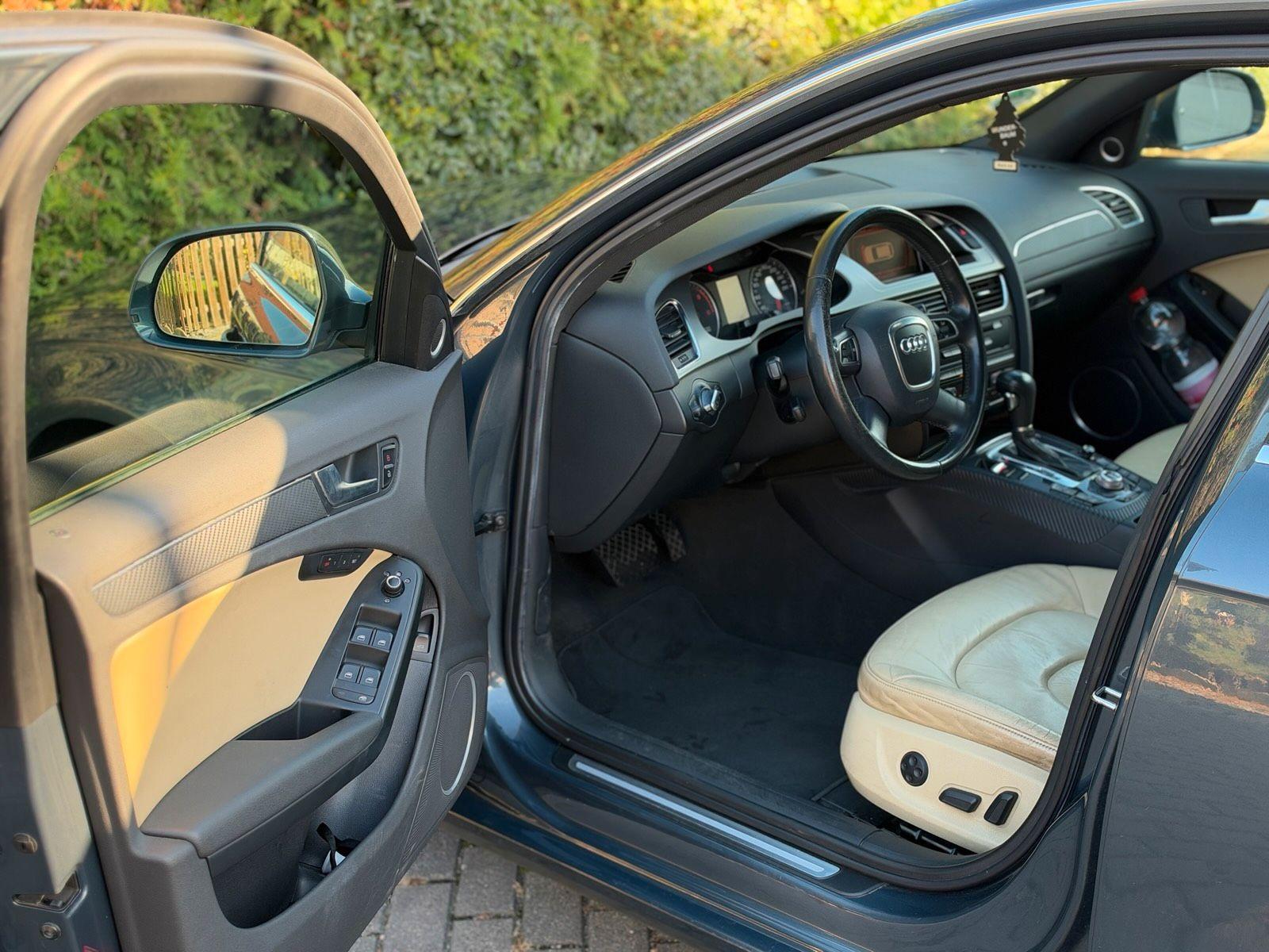 Audi A4 2010 — photo 9