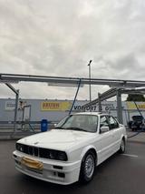 BMW E30 320i - BMW 320 aus 1988: 320i