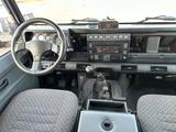 Land Rover Defender 110 Td5 9-Sitze AHK StdHzg. RESTAURIERT - Land Rover Defender mit Diesel-Antrieb: Geländewagen, Td5