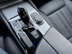 BMW 520d Autom. *DISPLAY KEY*HEAD UP*SURROUND VIEW*