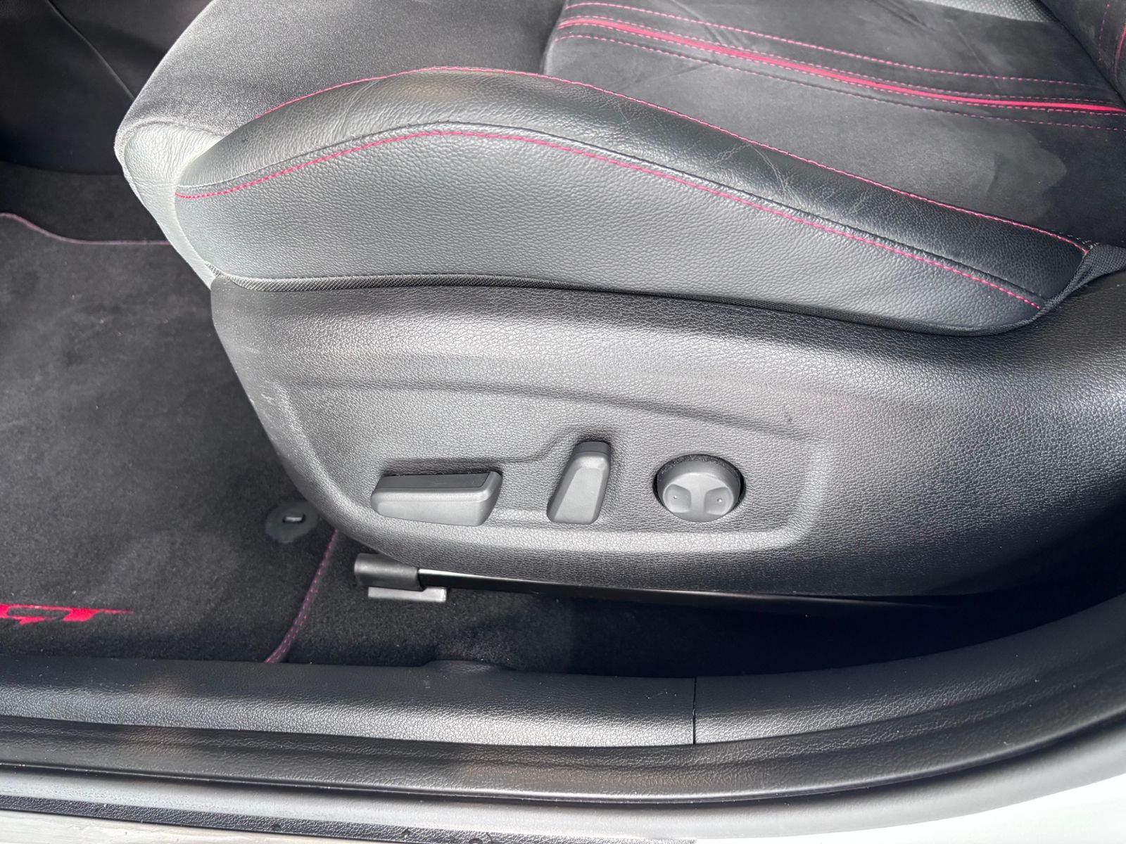 Fahrzeugabbildung Kia ProCeed GT KLIMA LED NAVI ALU PANO