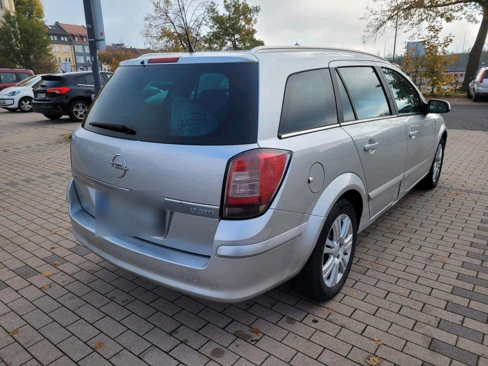Opel Astra 2008 — interior