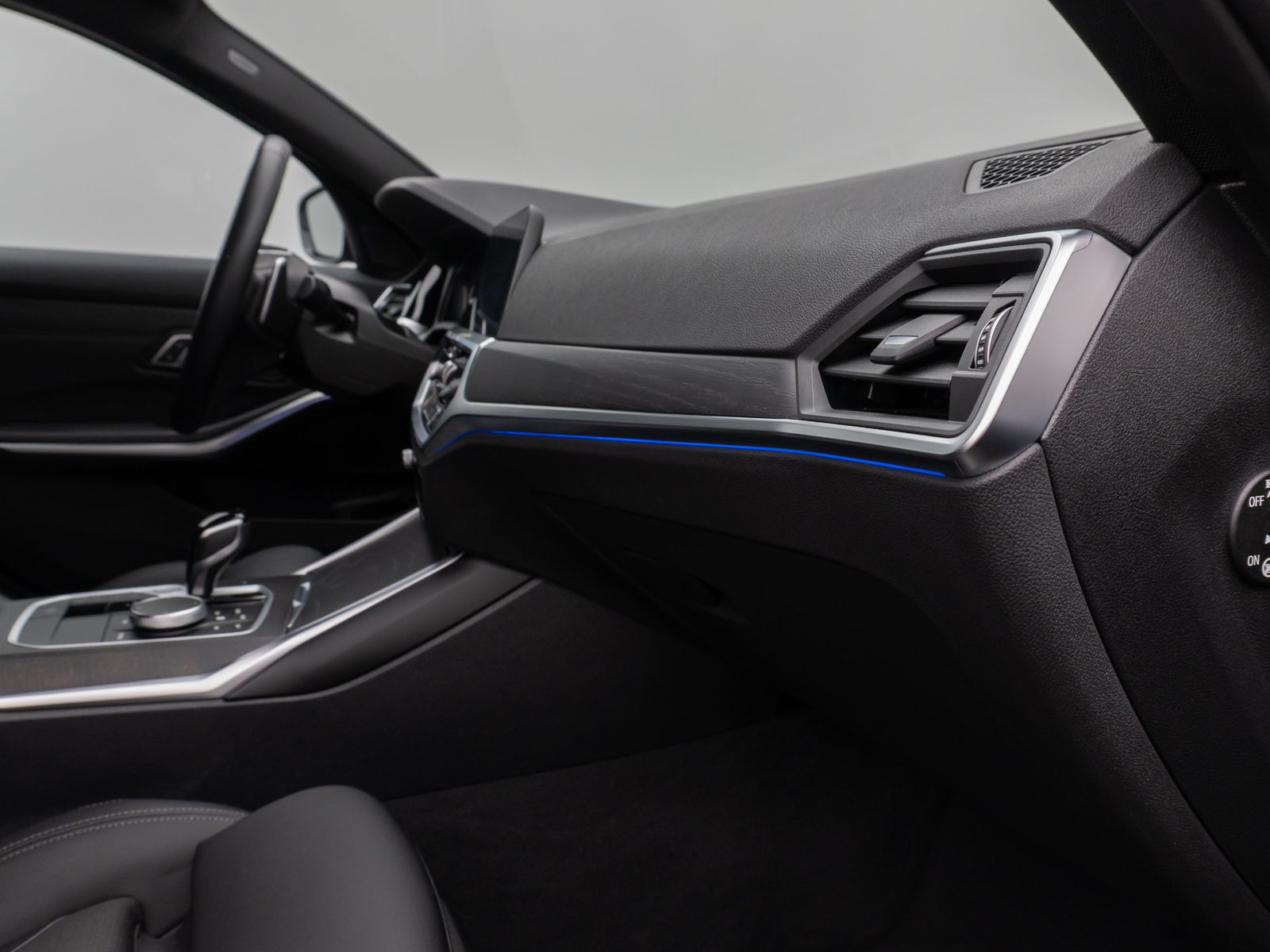 Fahrzeugabbildung BMW 330i xD SportLine DAB HiFi PDC Alarm LED M Sport