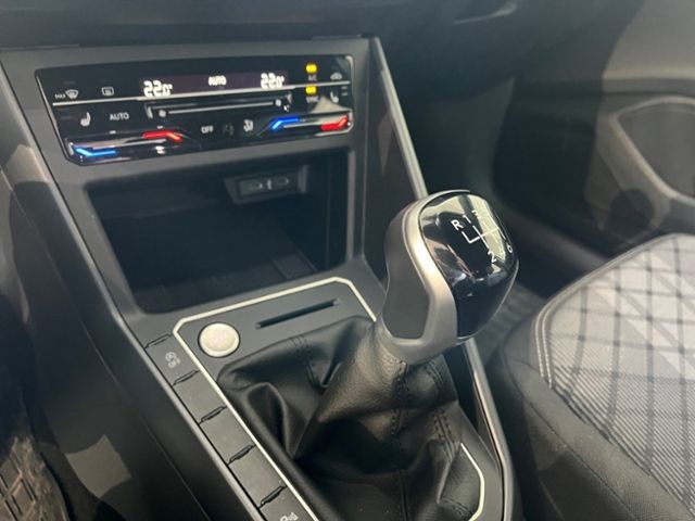 Fahrzeugabbildung Volkswagen Taigo 1.0 TSI R-Line BEATS GJR IQ.LIGHT NAVI