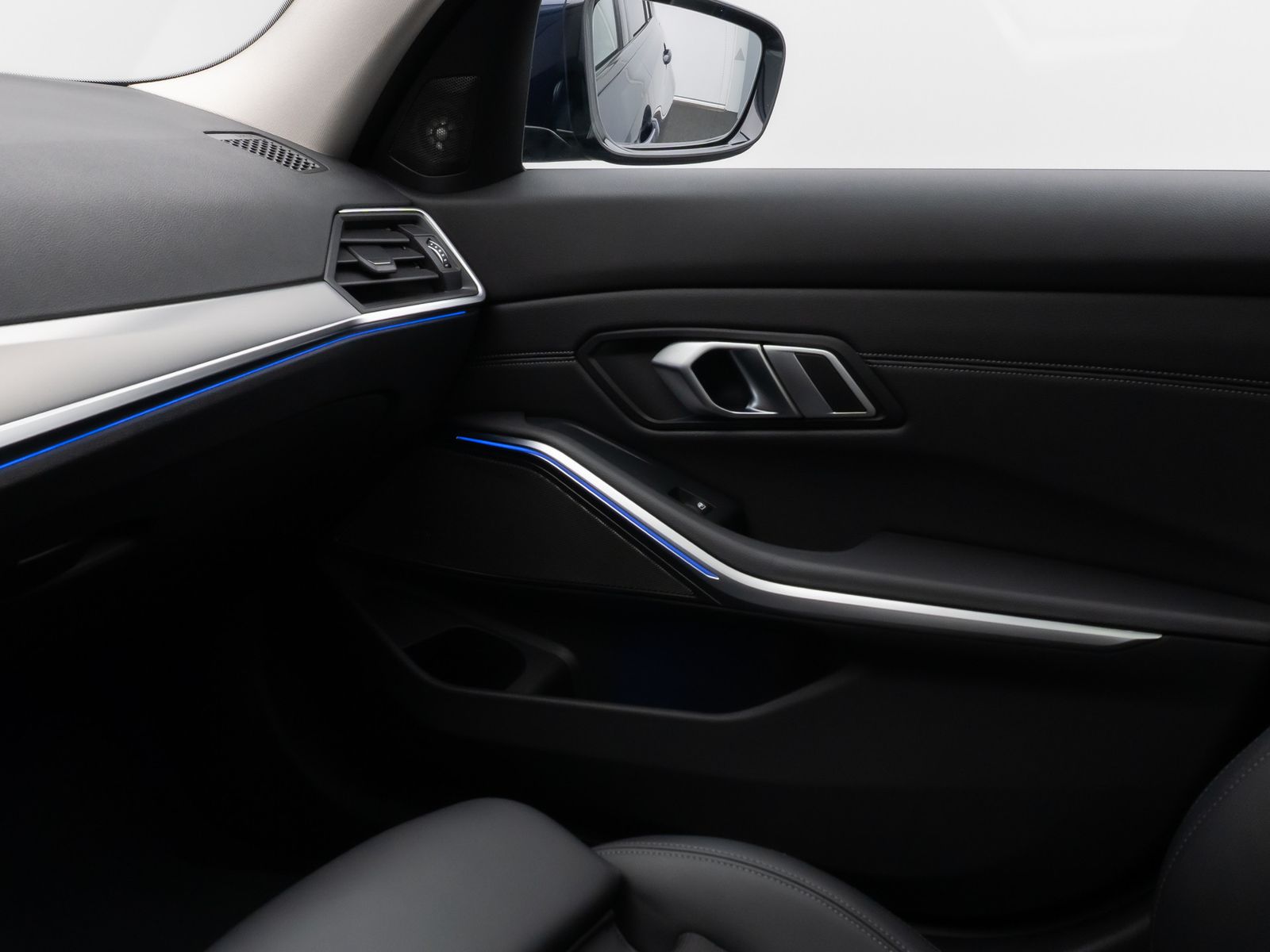 Fahrzeugabbildung BMW 330d xD Sport Line Pano Kamera Laser HUD DAB H/K
