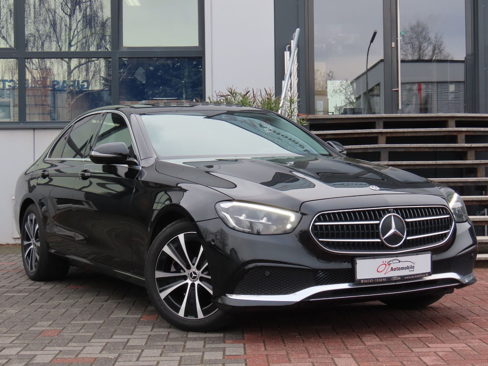 MERCEDES-BENZ E 220d Avantgarde Leder Ambiente Schiebedach