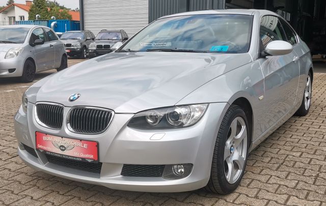 BMW 325i Coupe 3.0l Schaltgetriebe  Navi Kamera  PDC