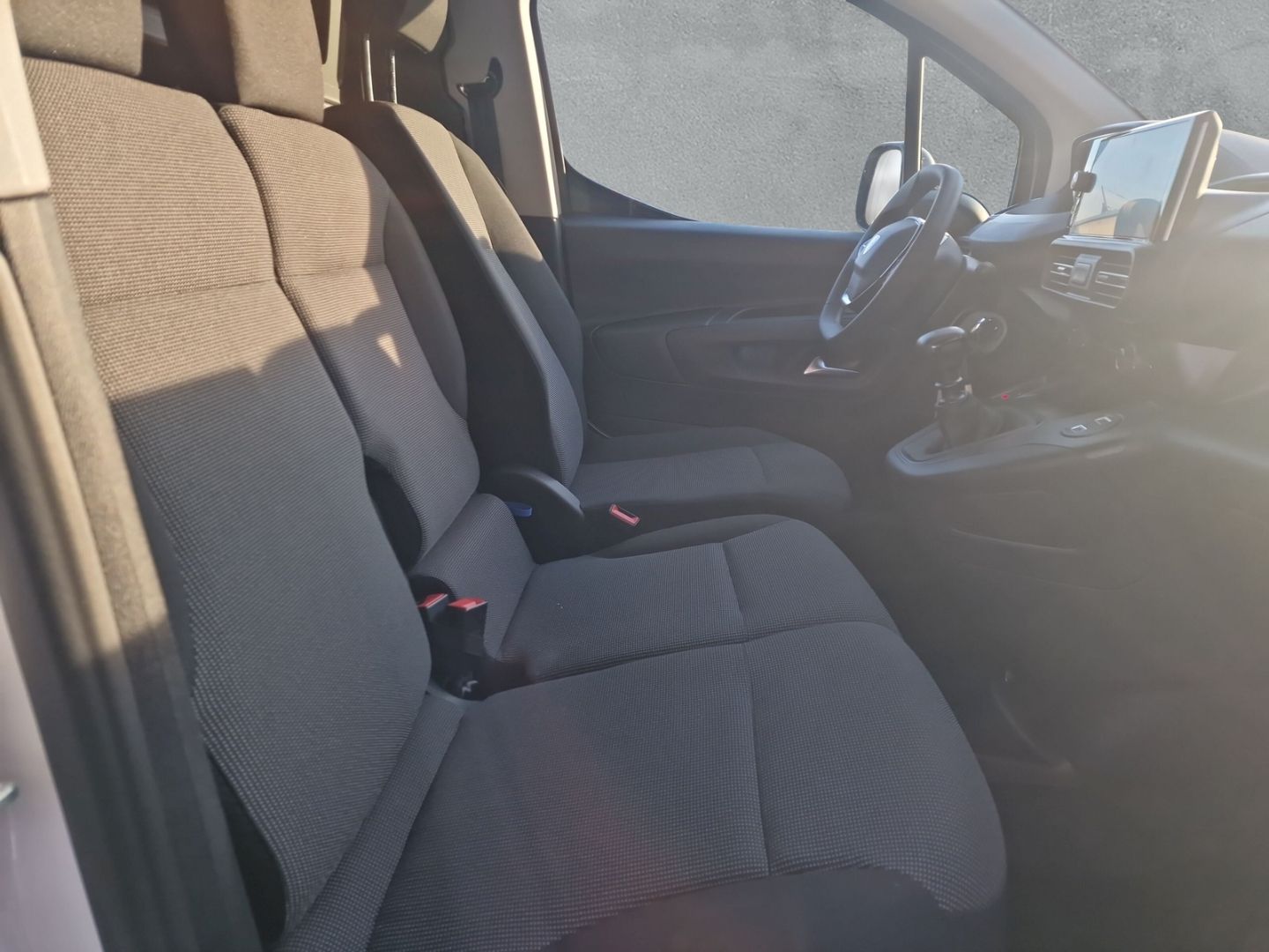 Fahrzeugabbildung Peugeot Partner BlueHDi 130 L1H1 M VOLL-LED DAB+ RFK ACC