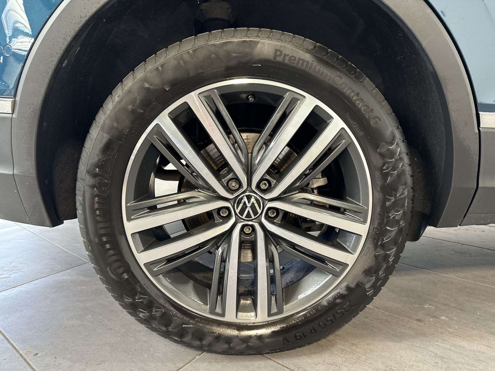 Fahrzeugabbildung Volkswagen Tiguan Elegance eHybrid NAV+LED+AHK+PANO+360°+VC