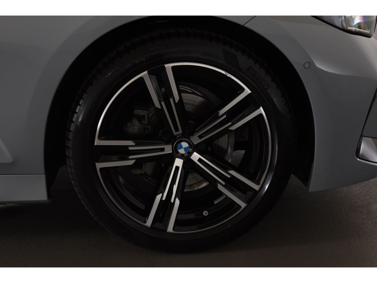BMW 320 d xDrive Touring M Sport Anhängerkupplung In foto 5