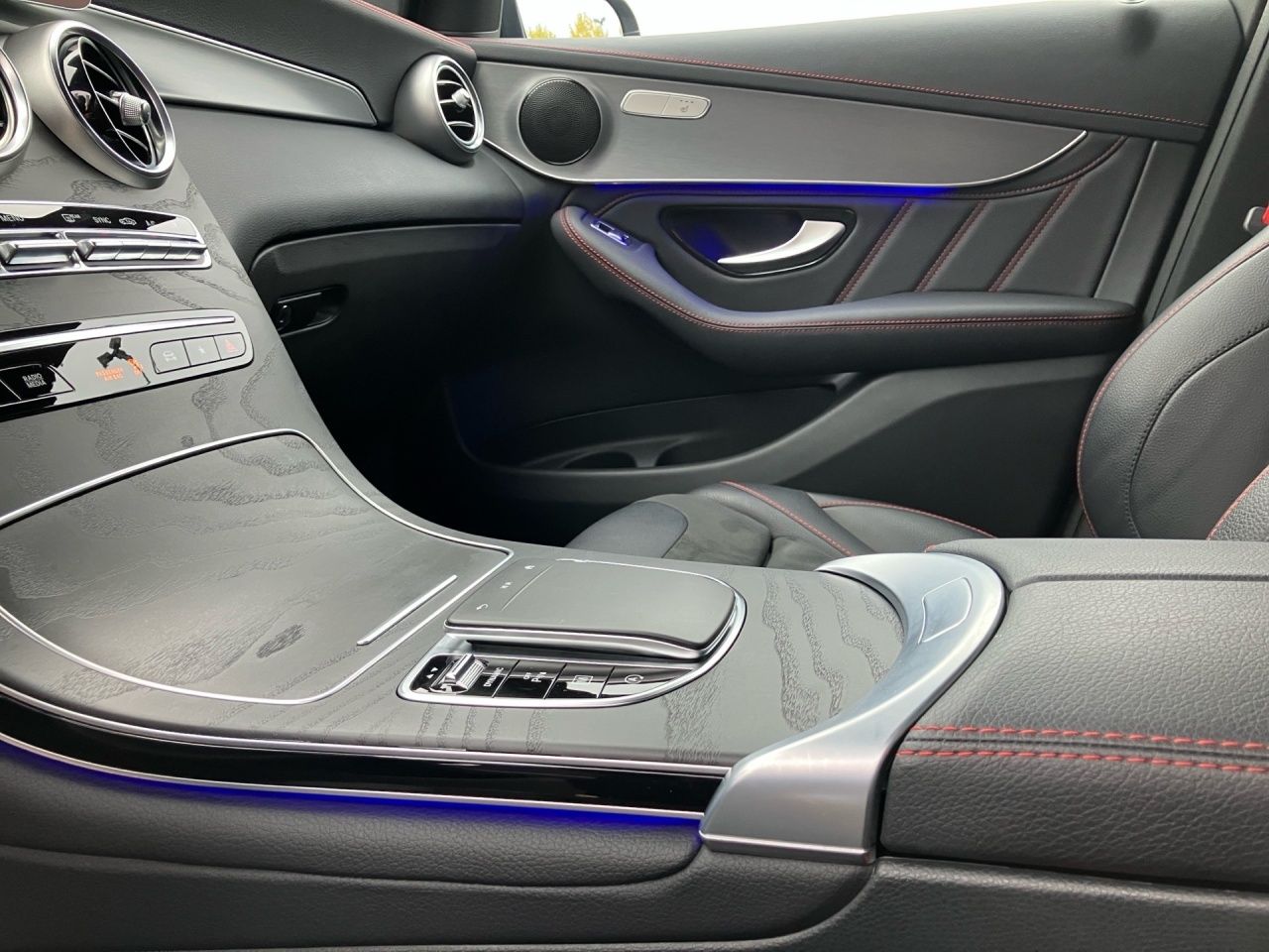 Fahrzeugabbildung Mercedes-Benz GLC 200 4M AMG Plus+Night+360°+Totw+Ambi+LED+20'