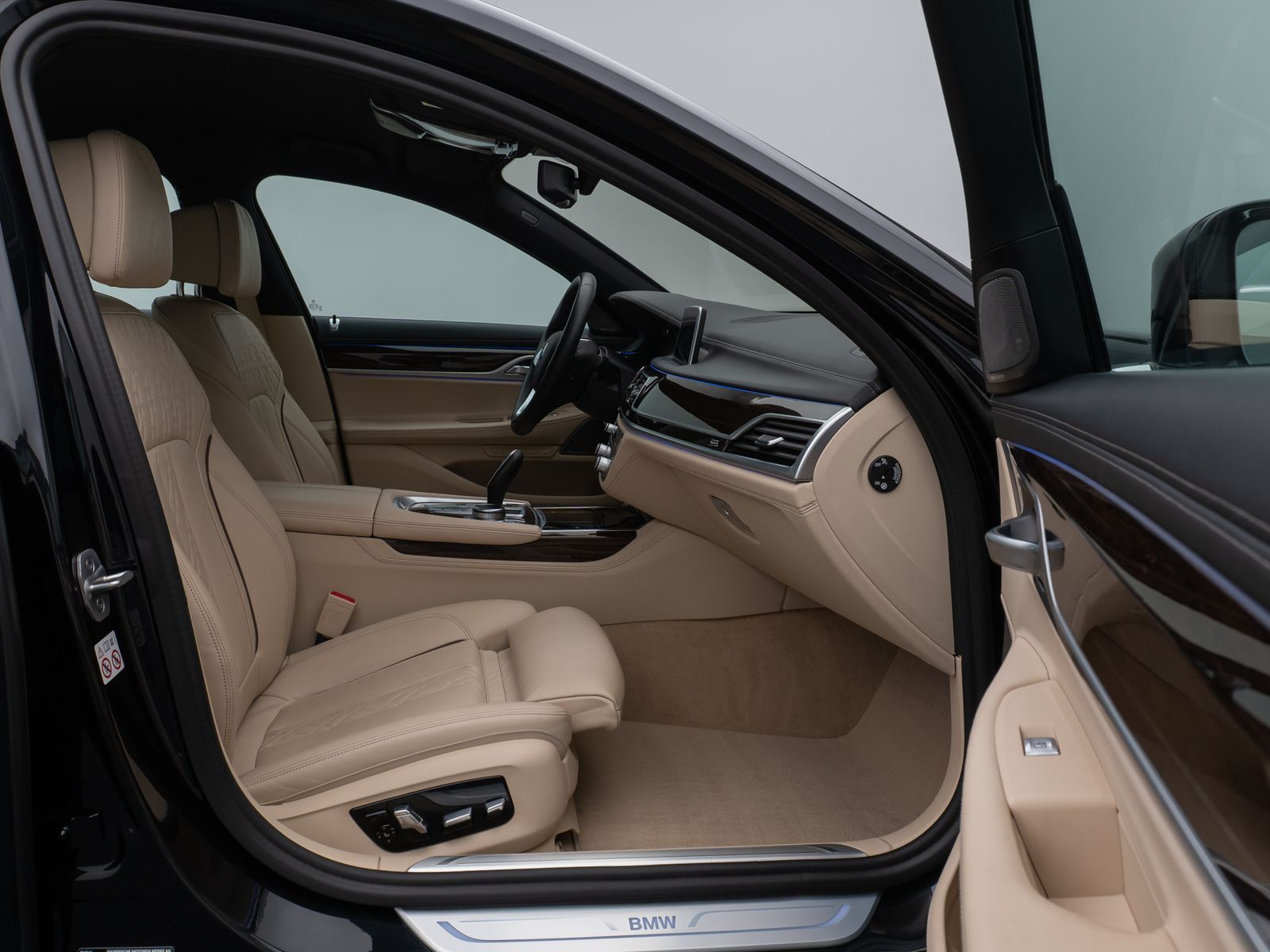 Fahrzeugabbildung BMW 730d xD 360°Laser Massage DAB DisplKey SoftClose