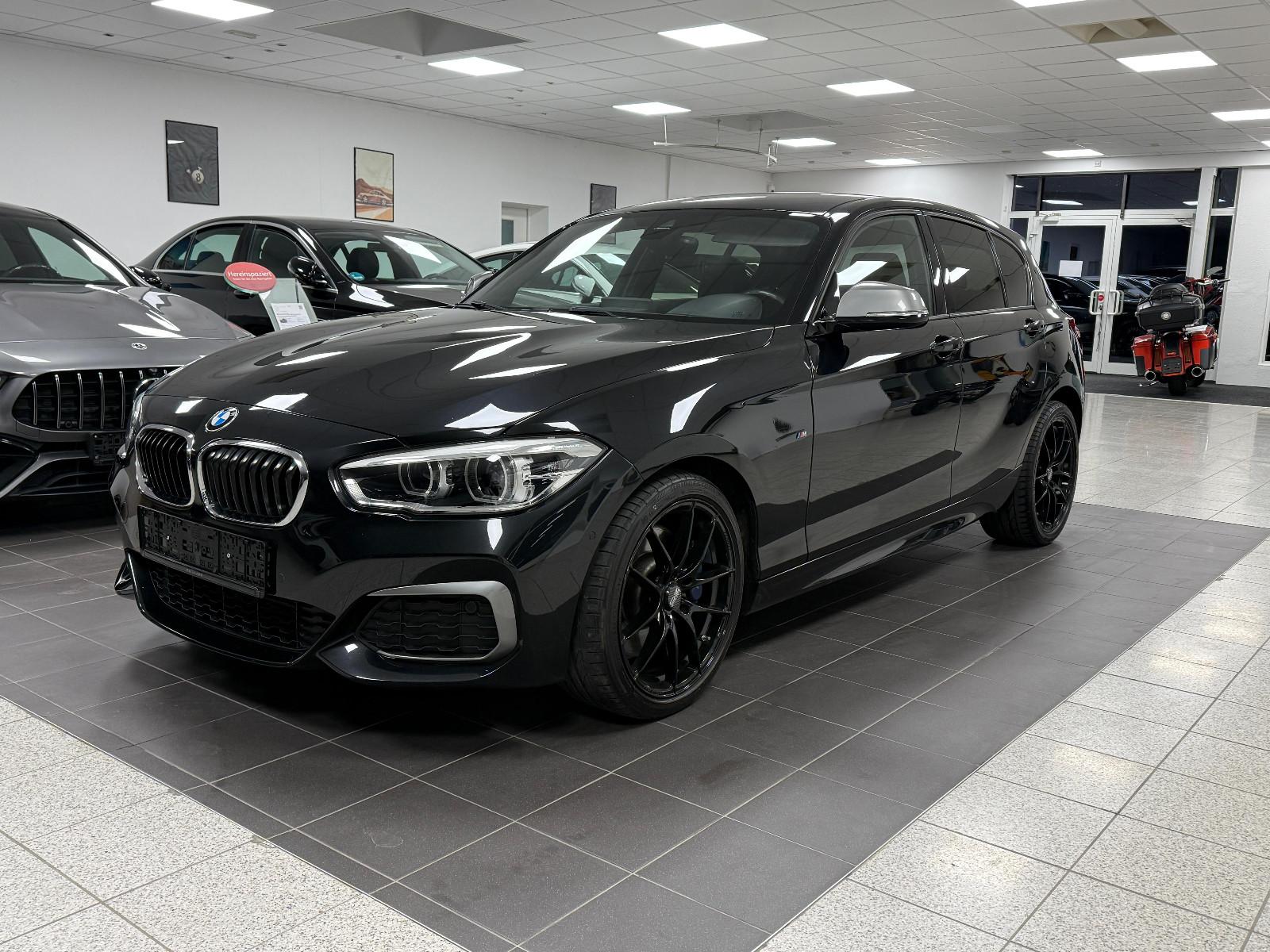 BMW M135 i xDrive/Kamera/Alcantara/OZ Felgen/Garant