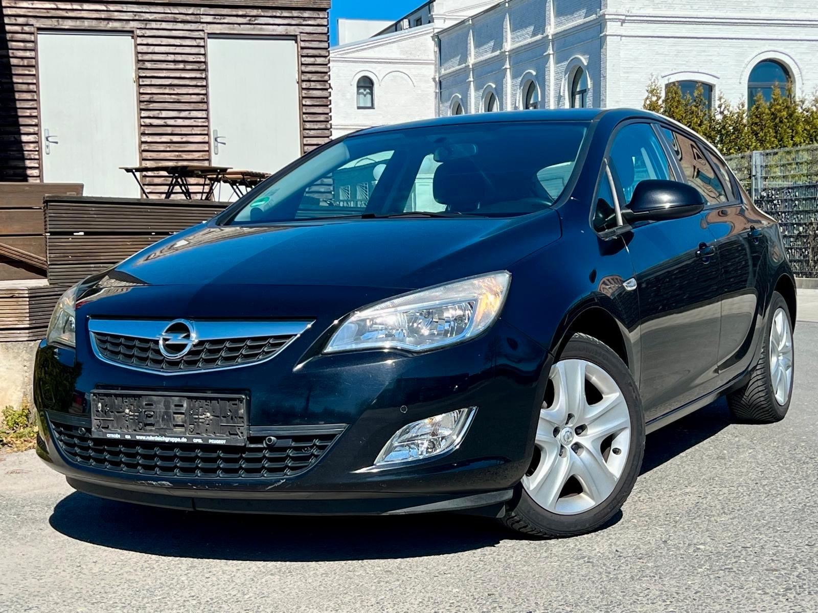 Opel Astra J Lim. 5-trg. Edition