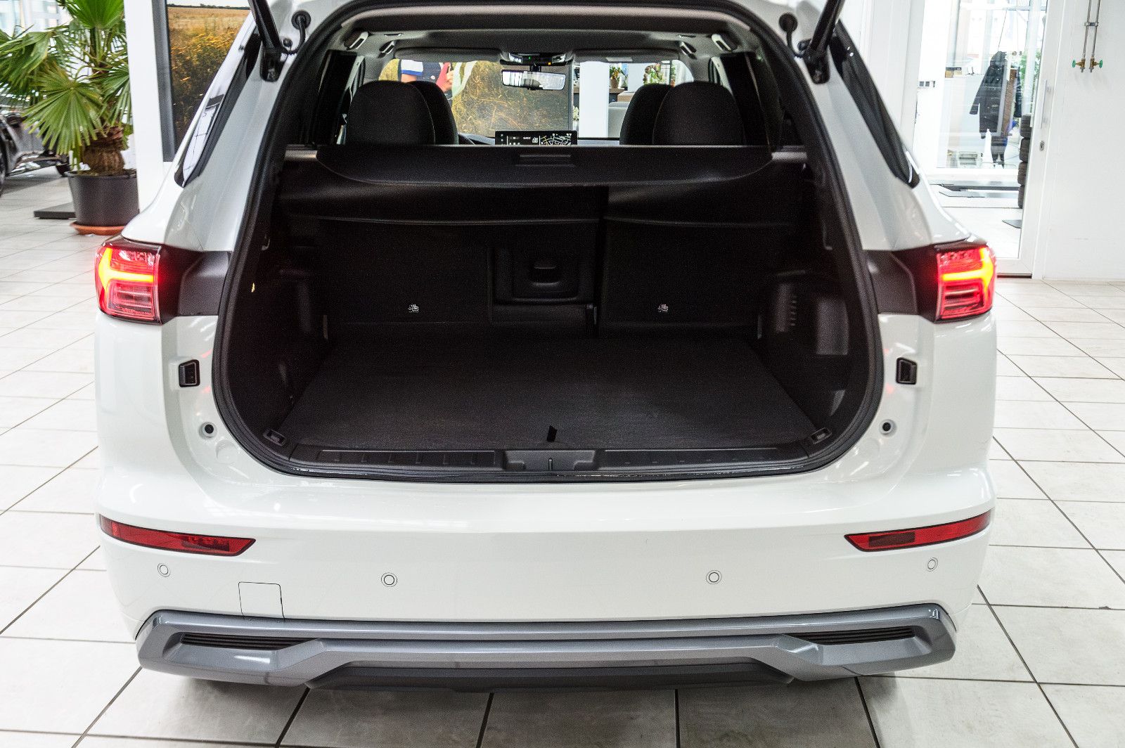 Fahrzeugabbildung Mitsubishi Outlander Top 4WD PHEV Leder LED 4xSHZ 360° HUD