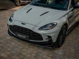 Aston Martin DBX 707/ApexGrey/23"/Standheizung/GlossBlackPack - Gebrauchtwagen von Händlern