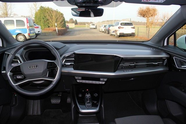 Q4 45 e-tron basis quattro PANO LED RFK