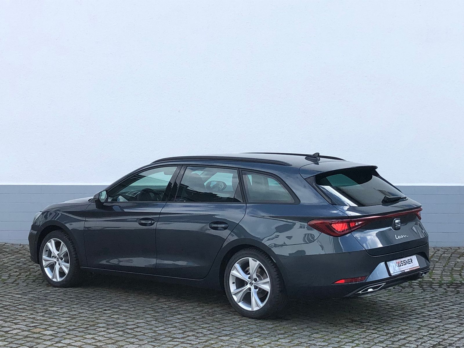 Fahrzeugabbildung SEAT Leon Sportstourer 1,5 eTSI  FR DSG