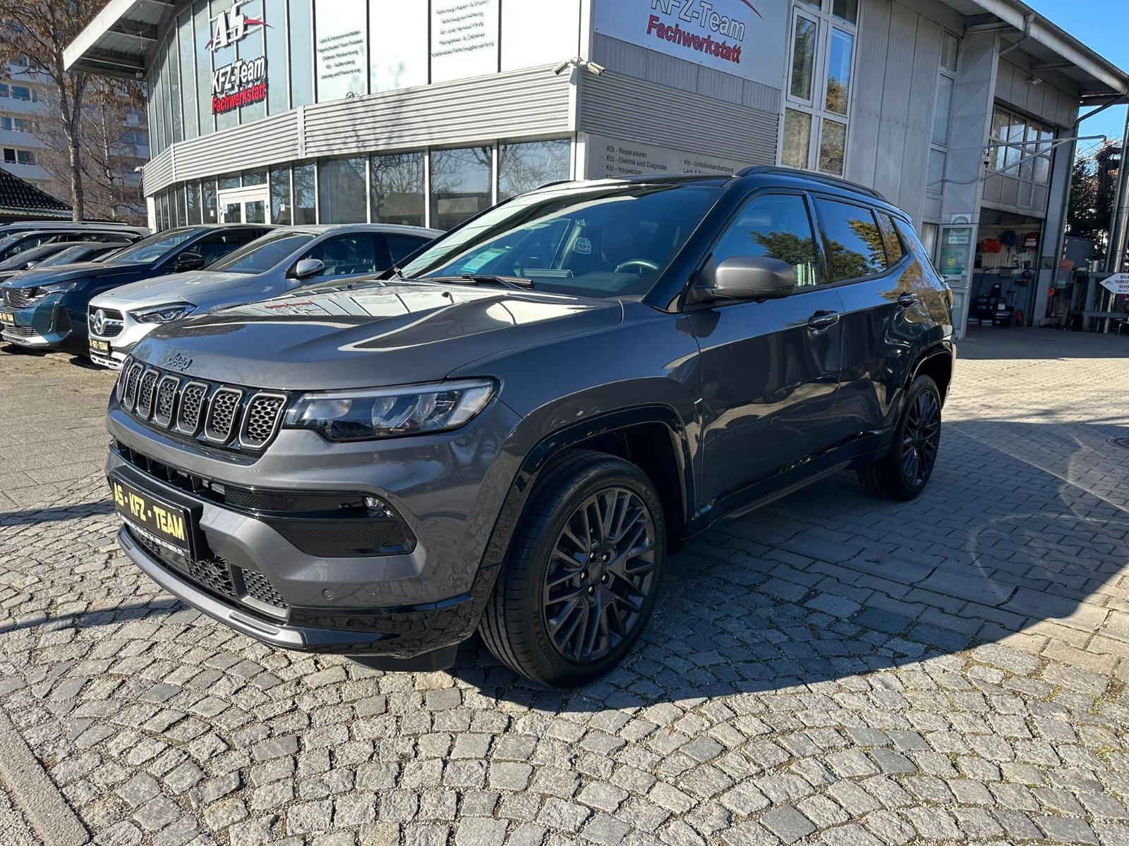 Jeep 80th Anniversary Plug-In Hybrid 4WD Pano 240 Ps