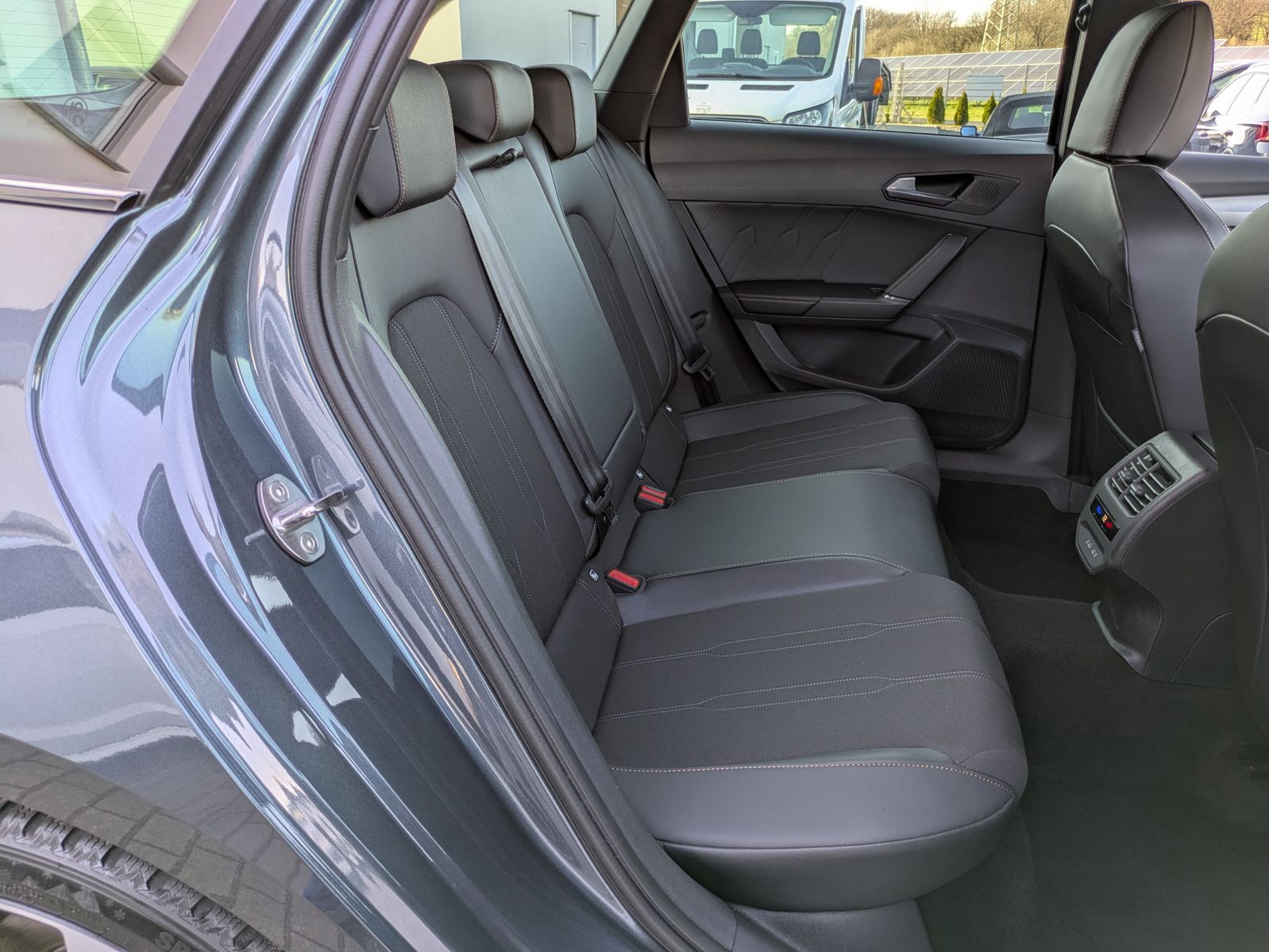 Fahrzeugabbildung CUPRA Leon 1.5 eTSI DSG MATRIX-LED*AHK*ACC*KAMERA*18"
