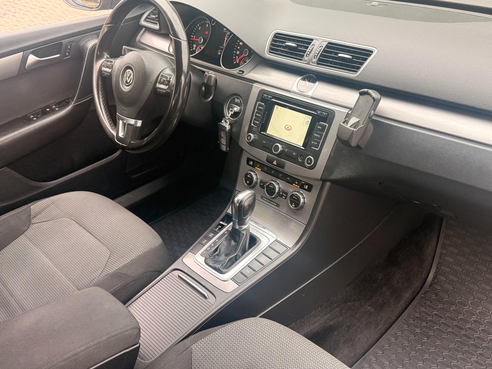 Volkswagen Passat 2012 — photo 23