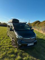 Opel Vivaro B, Van'Essa Campingaussattung - Opel Vivaro mit Diesel-Antrieb: Kleinbus, mit Klimaanlage, 9 Sitzer
