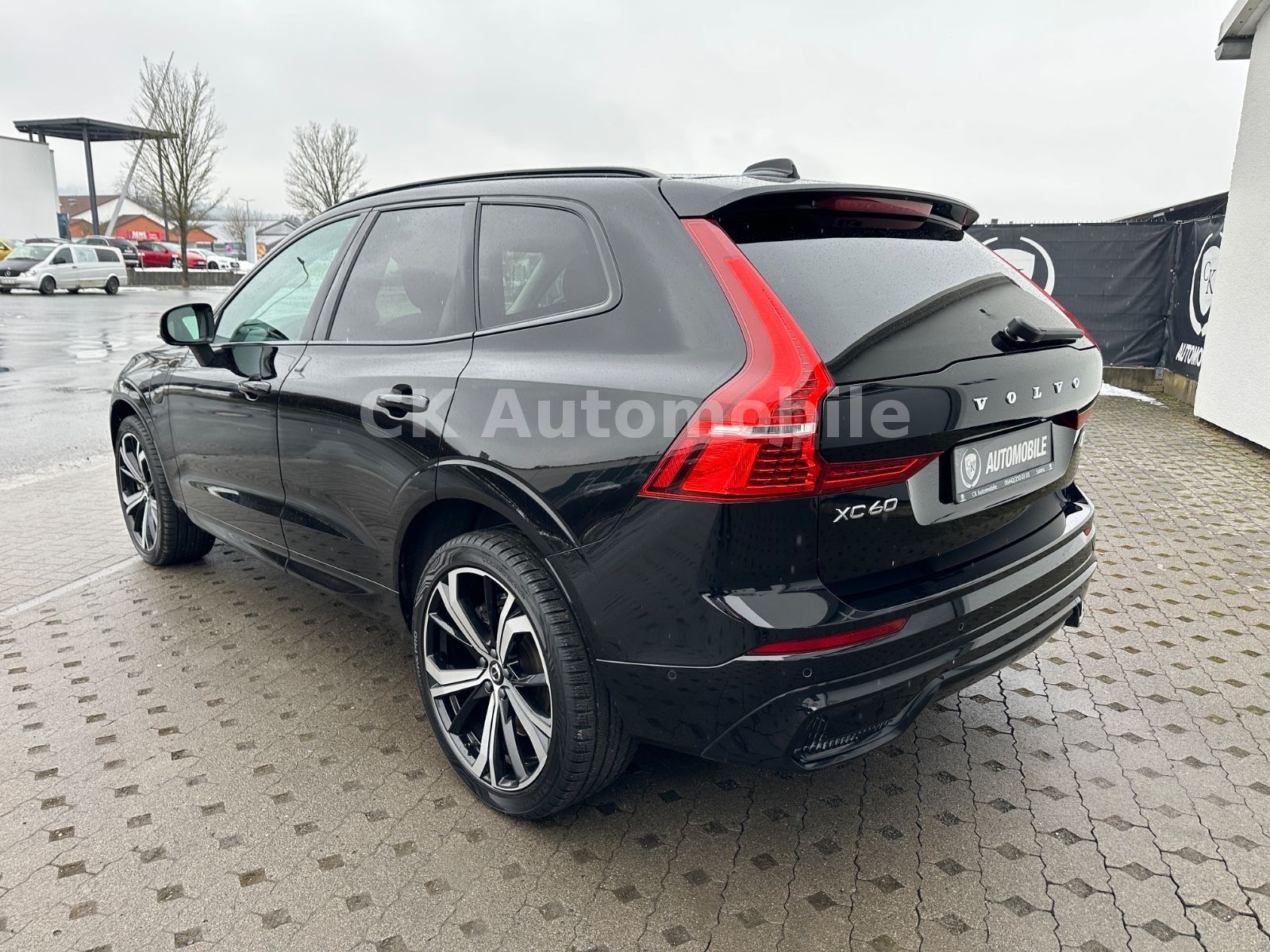 Fahrzeugabbildung Volvo XC60 T6 AWD Recharge Plus Dark/Pano/BLIS/AHK