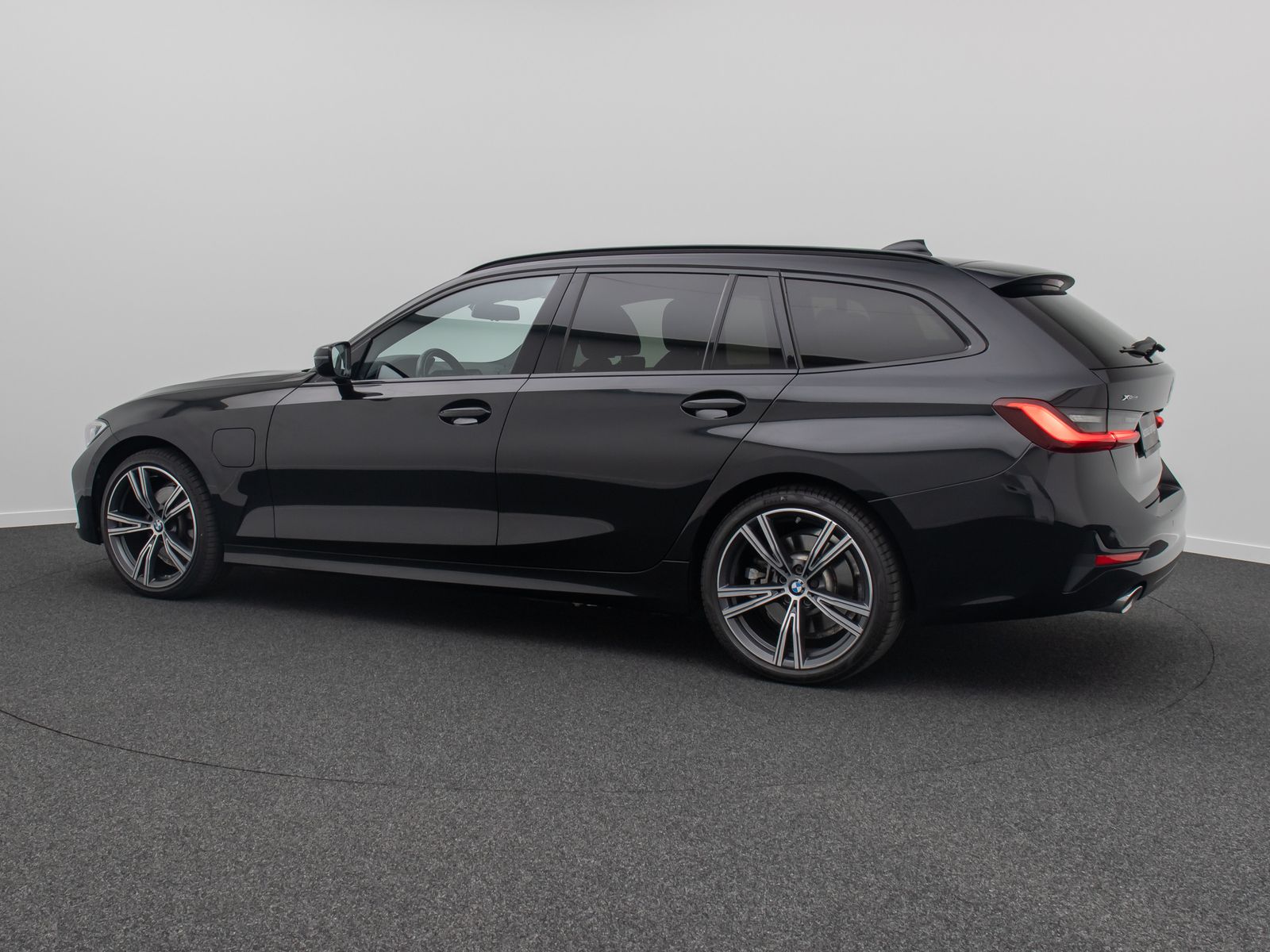 Fahrzeugabbildung BMW 320e xD Sport Line DAB Laser HUD HiFi Panorama