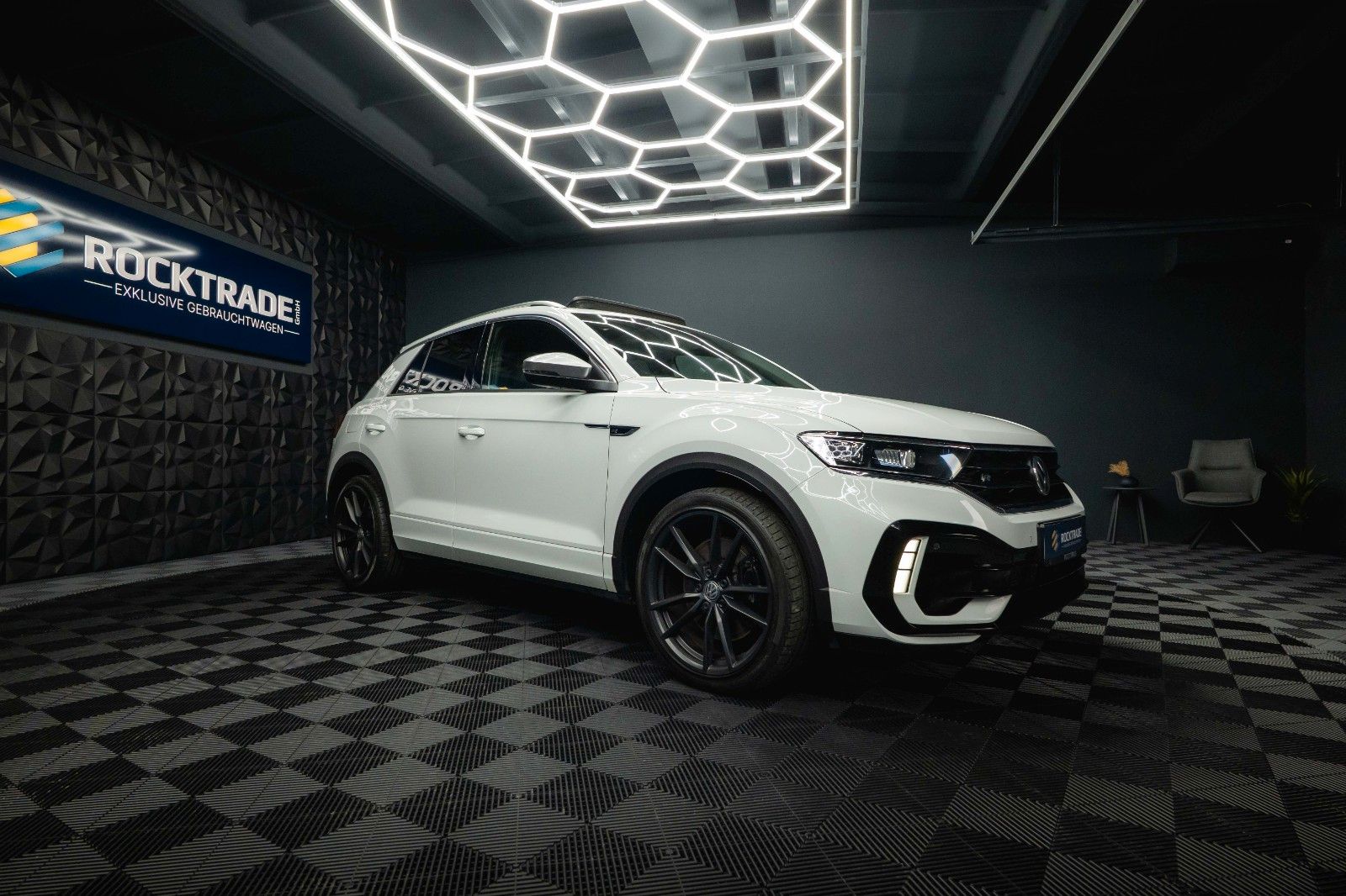 Fahrzeugabbildung Volkswagen T-Roc R 4Motion Performance *ACC*DCC*Pano*LED*