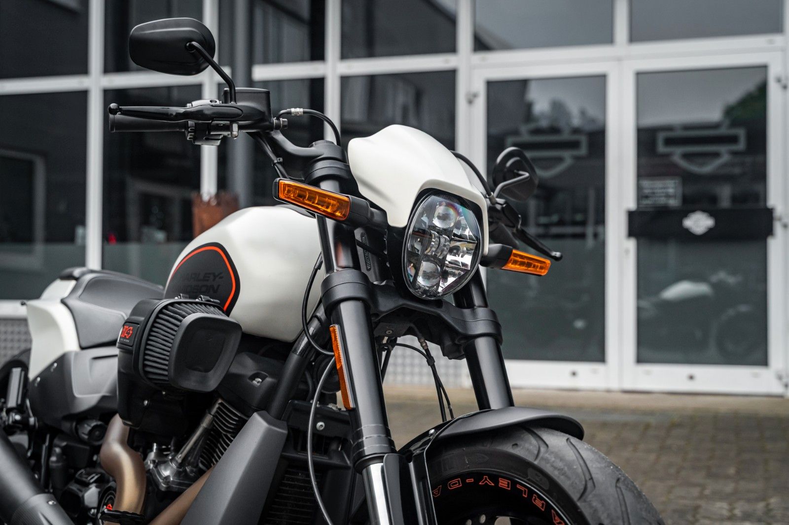 Fahrzeugabbildung Harley-Davidson FXDRS 114 CUI - KESSTECH - SEITLICHER KZH
