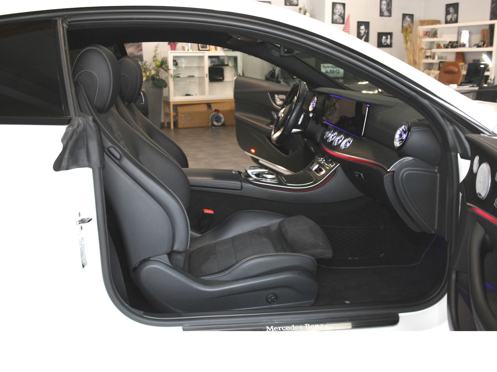 Fahrzeugabbildung Mercedes-Benz E 300 d Coupe AMG *Night*Burmester Sound*Widescr