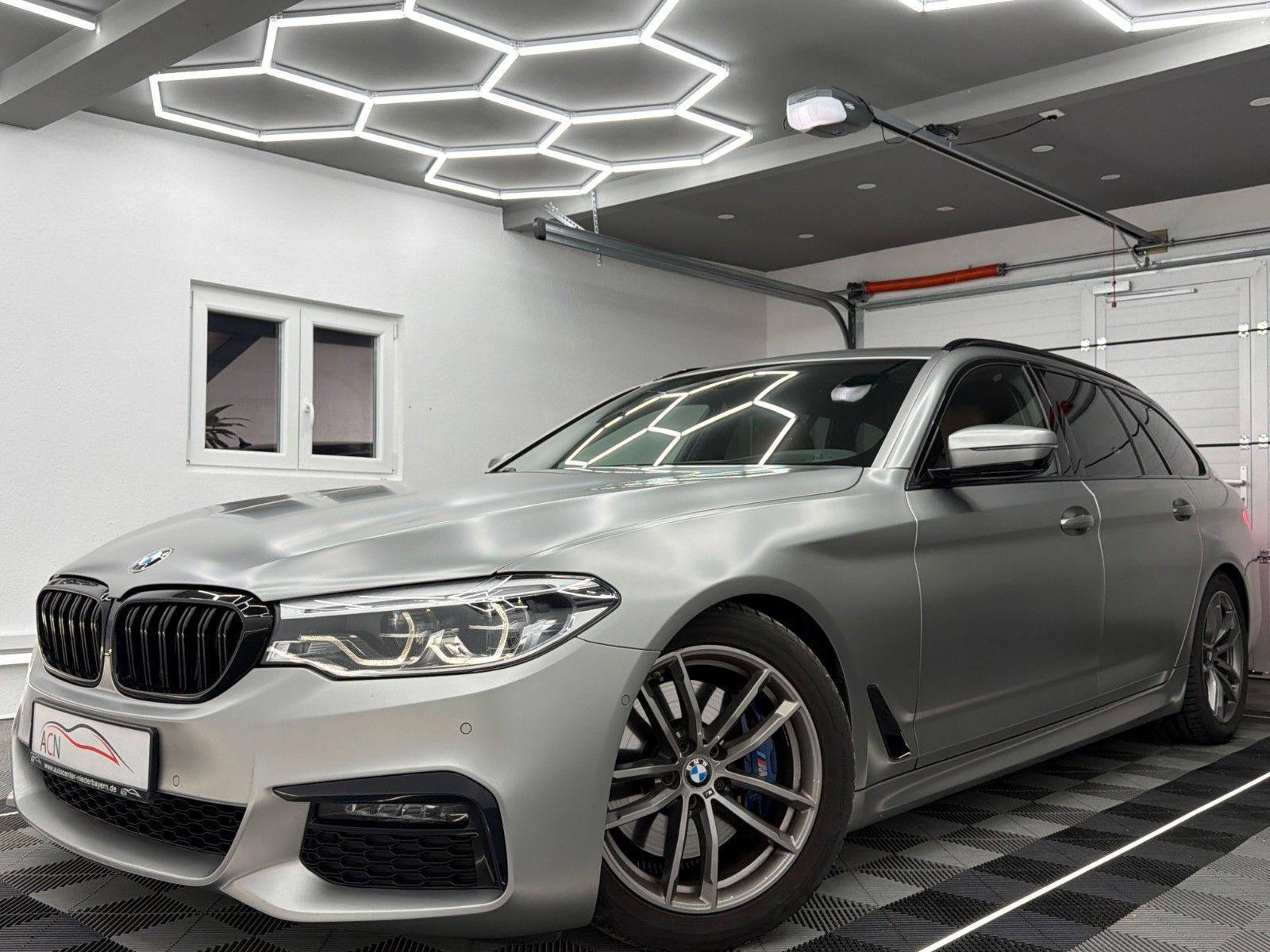 Fahrzeugabbildung BMW 530 d xDrive M SPORT/LED/HuD/FROZEN LACKIERUNG