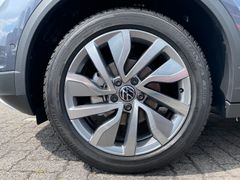 Fahrzeugabbildung Volkswagen T-Roc Cabriolet 1.5 TSI DSG Move PLUS PAKET VIRT
